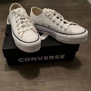 CHUCK TAYLOR ALL STAR OX PLATFORM SNEAKER - WOMEN'S- SIZE 5